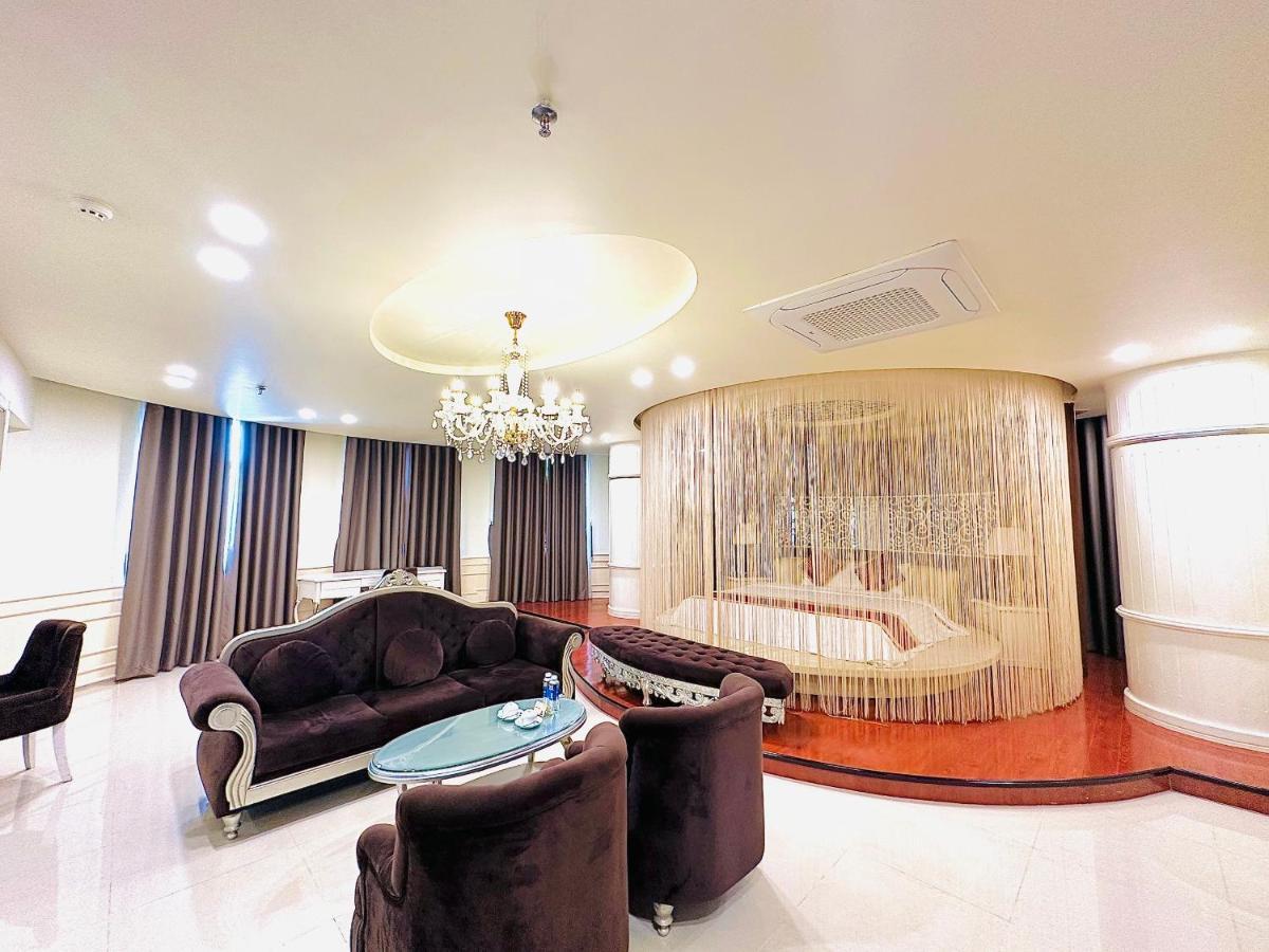 Viet Uc Hotel Ben Tre Exterior photo