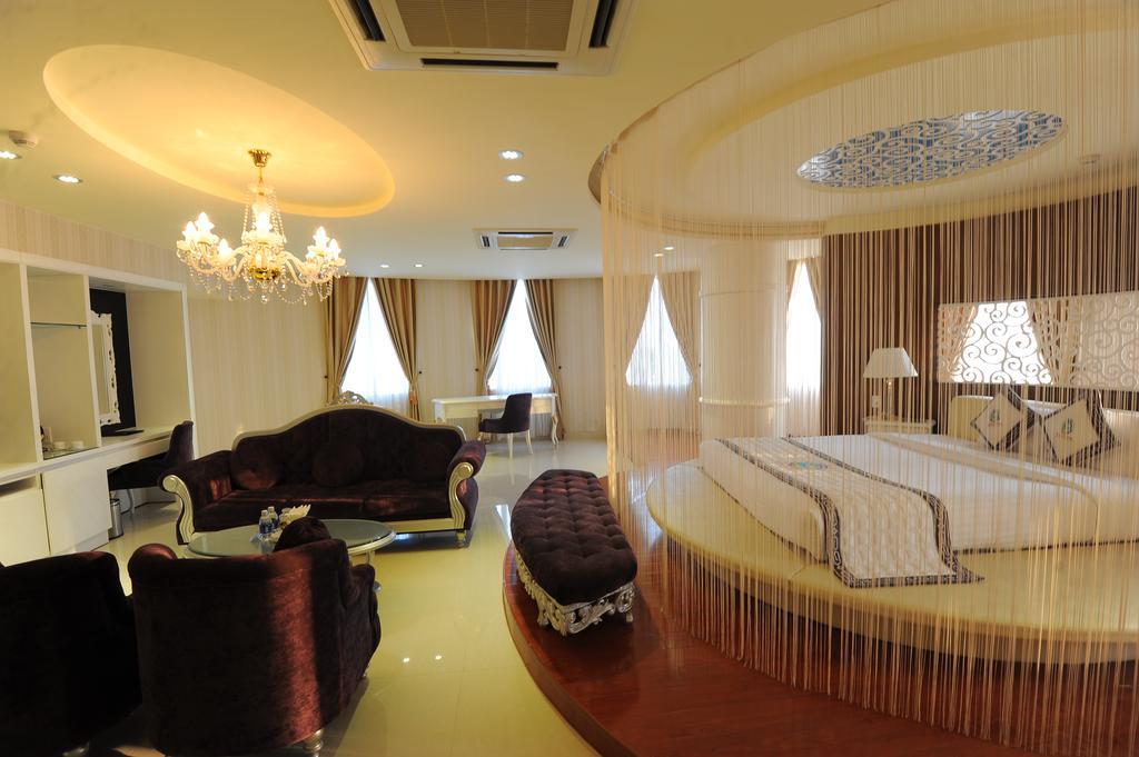 Viet Uc Hotel Ben Tre Exterior photo