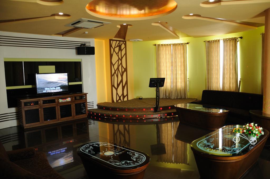 Viet Uc Hotel Ben Tre Exterior photo