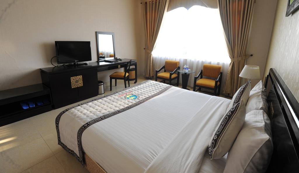 Viet Uc Hotel Ben Tre Exterior photo